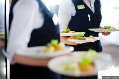解開餐飲業困局 為何服務員抱怨頻發且積極性低迷？