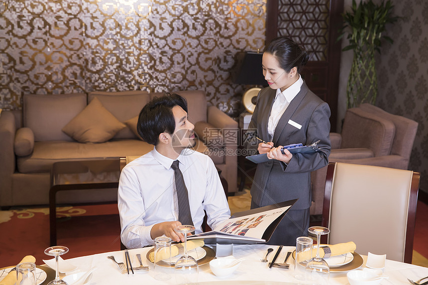 專業解析 酒店餐廳服務員點菜的藝術與技巧